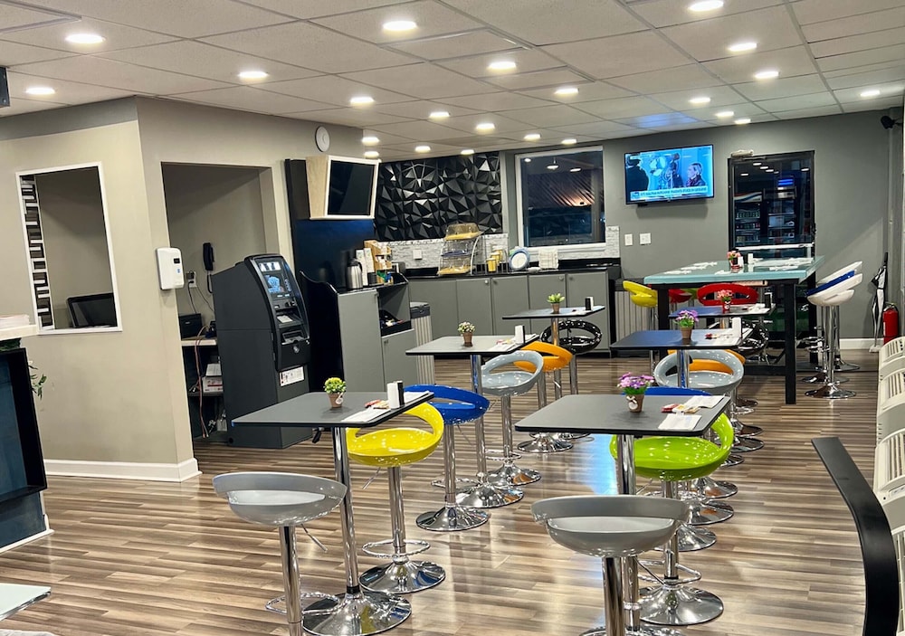 Lx Hotel A Travelodge By Wyndham 44/70