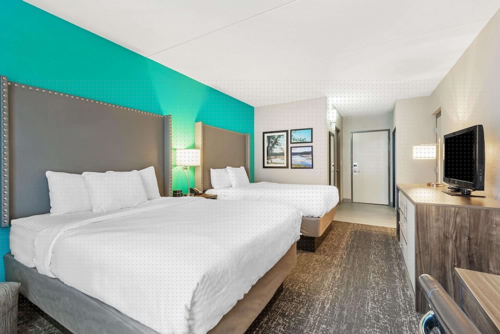 La Quinta Inn and Suites by Wyndham Jamestown 8/46