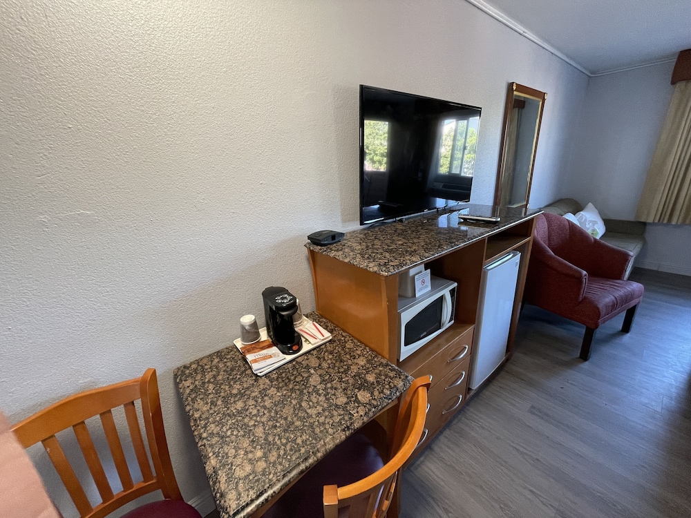Pacific Inn 31/42