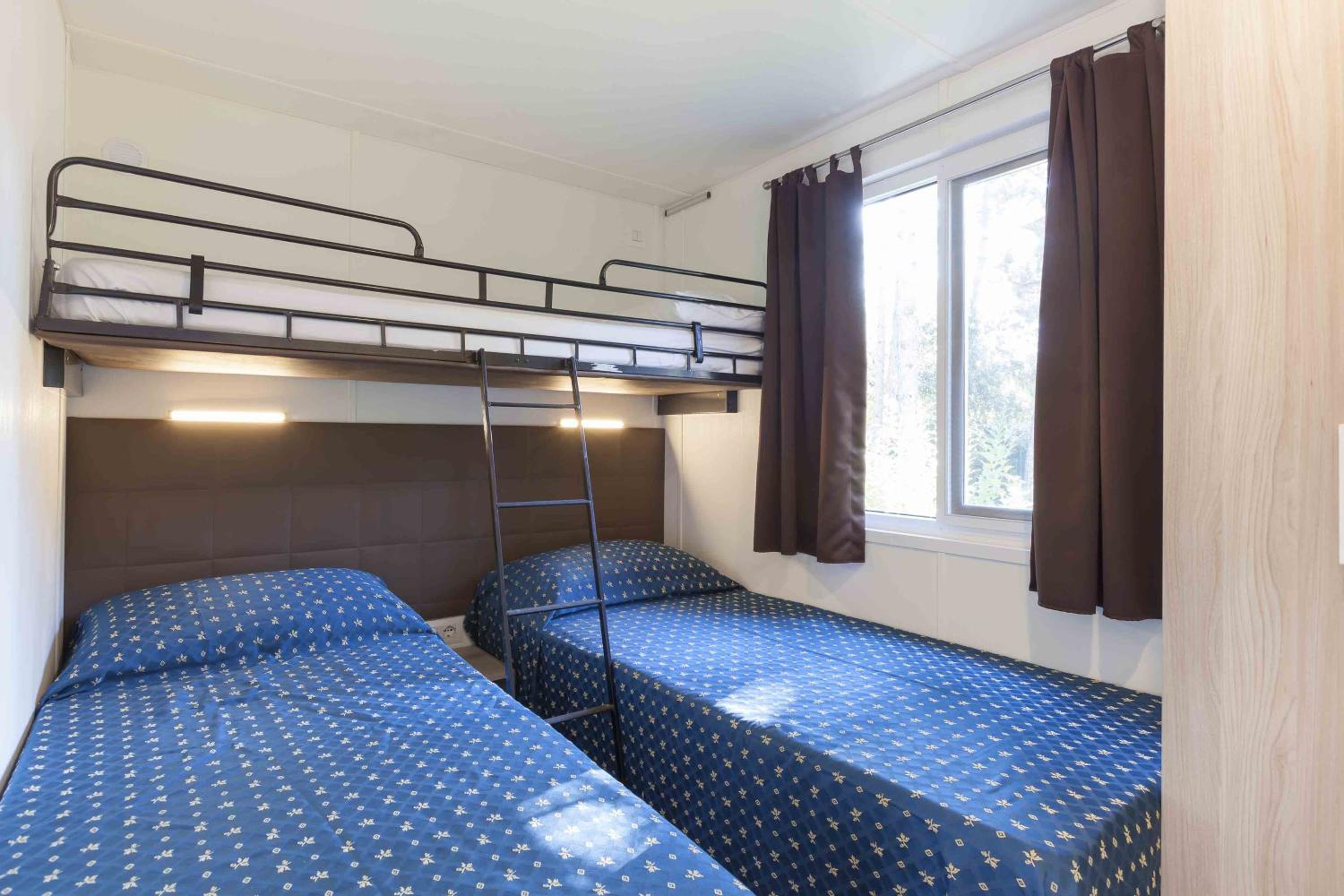 Mobile Home, Executive