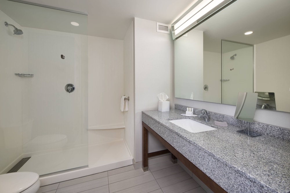 COURTYARD BY MARRIOTT RICHMOND DOWNTOWN 12/39
