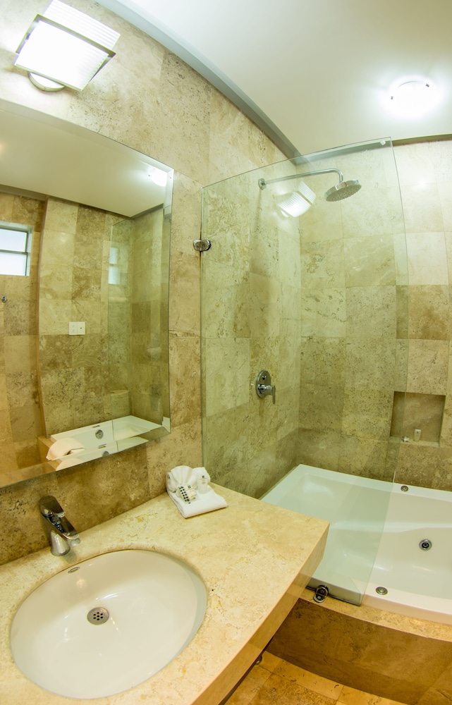 Hotel Estancia Business Class 46/50