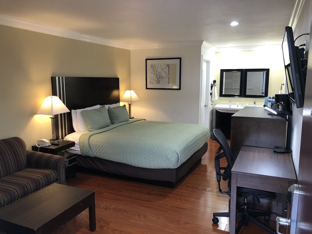 Lombard Plaza Motel 24/64