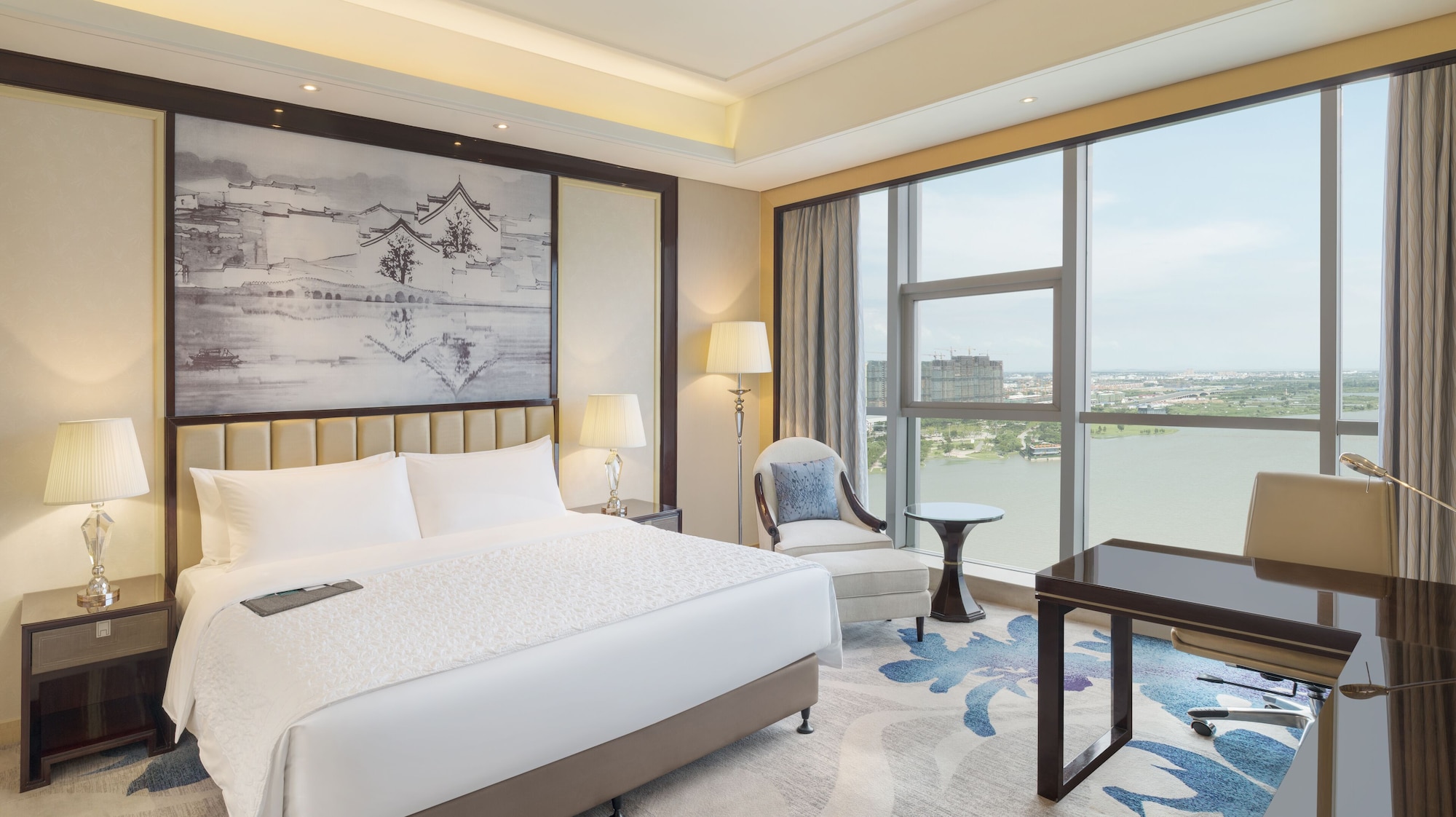 غرفة بسرير كينج بإطلالة على المدينة، Le Meridien Yixing 3/5