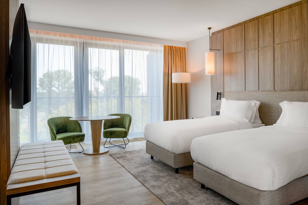 AC Hotel by Marriott Krakow 12/57