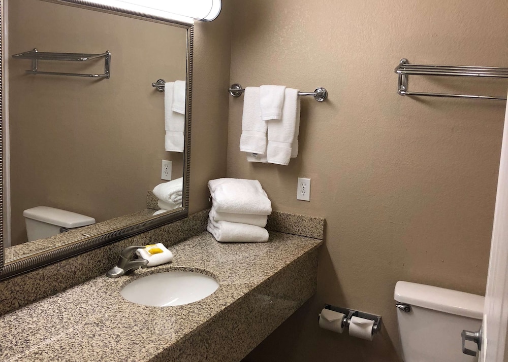 Americas Best Value Inn Suites Gun Barrel City 12/57
