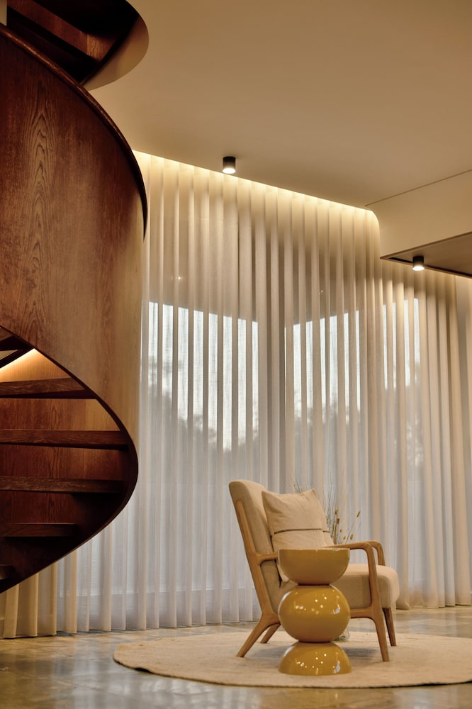 Karyatis Luxury Maisonette By K&K 25/50