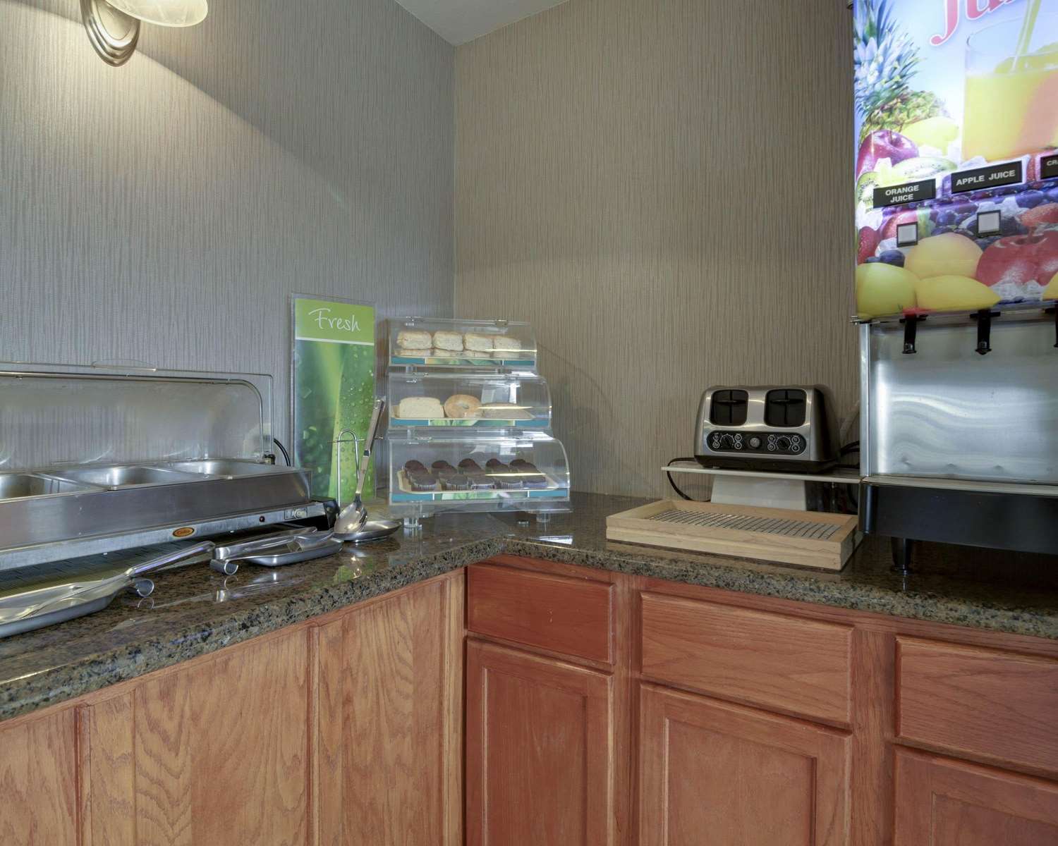 Quality Inn and Suites Clarksville 7/39