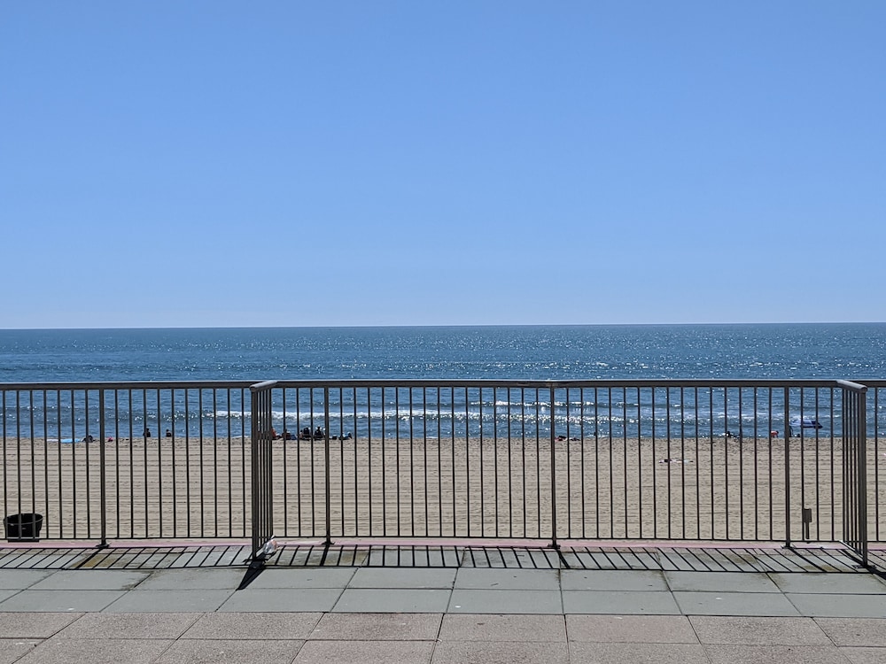 Grand Hotel Ocean City Oceanfront 6/63
