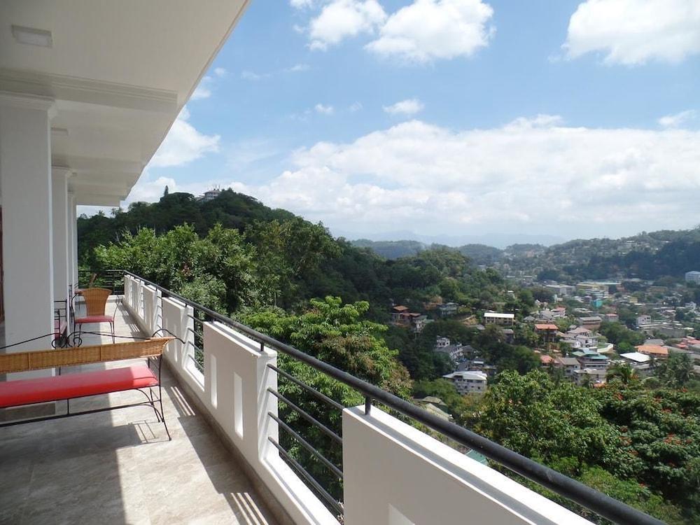 Kandyan Bluestar Villa photo3