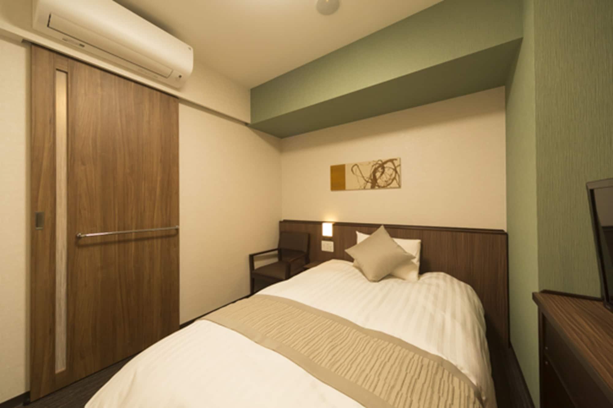 Room, Semi Double Bed, Myojin no Yu Dormy Inn Premium Kanda 5/8