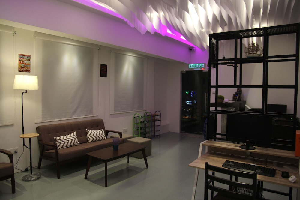 Space Capsule Hotel 25/32