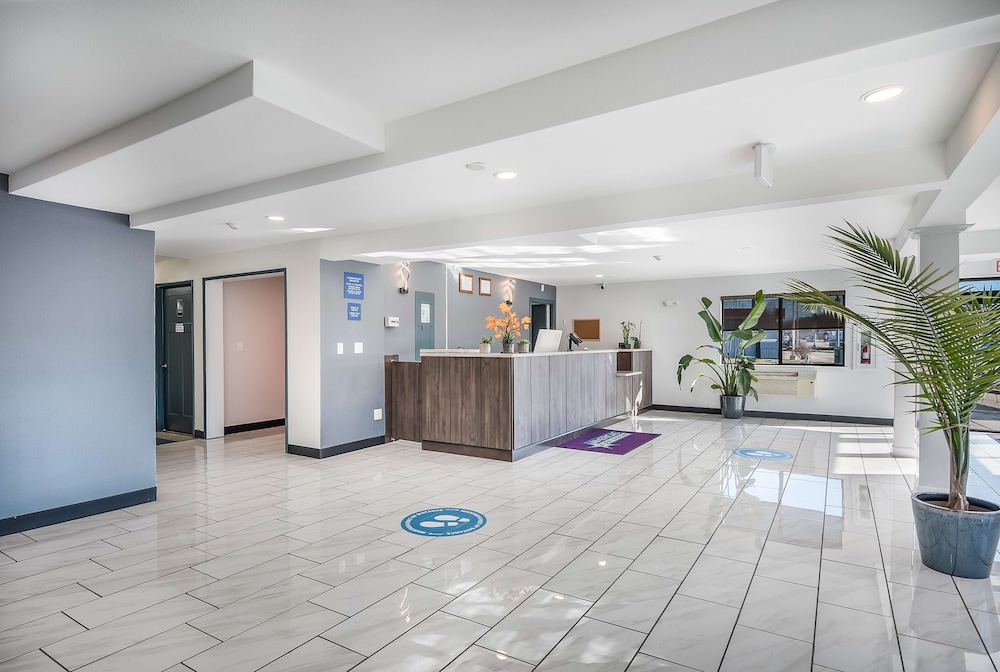 Americas Best Value Inn East Peoria 11/34