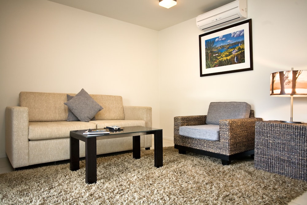 Sea Spray Suites 23/61