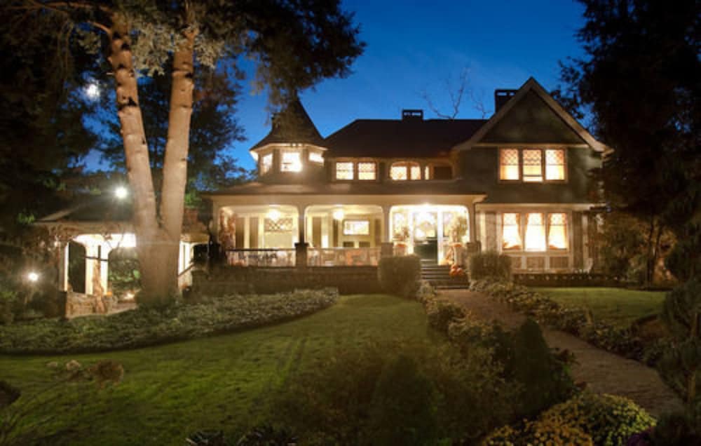 The Black Walnut B & B Inn 1/73