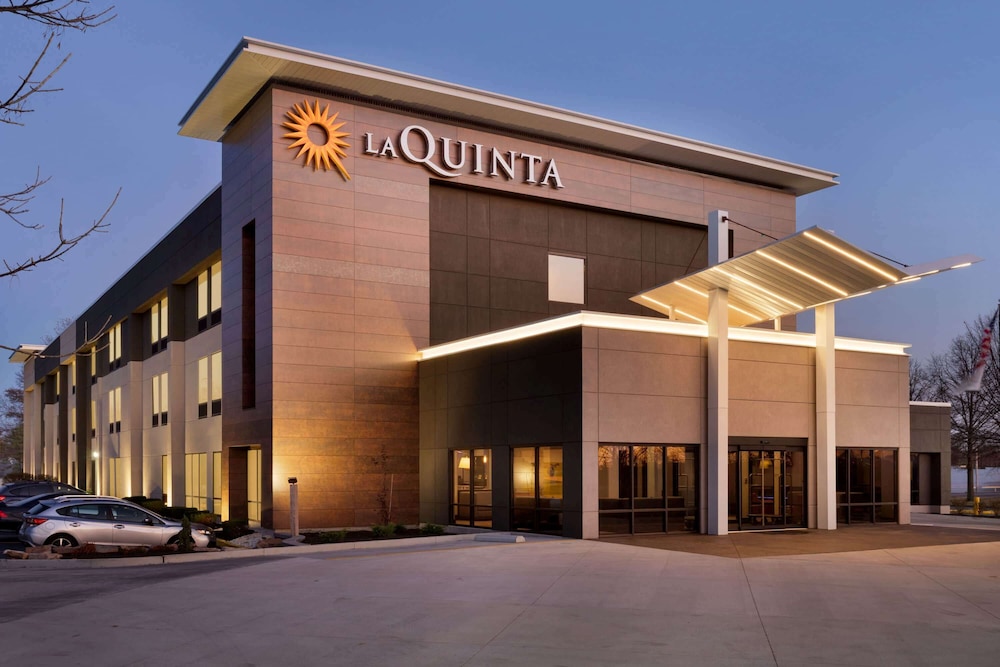 La Quinta Inn & Suites by Wyndham St Louis Route 66 4/47