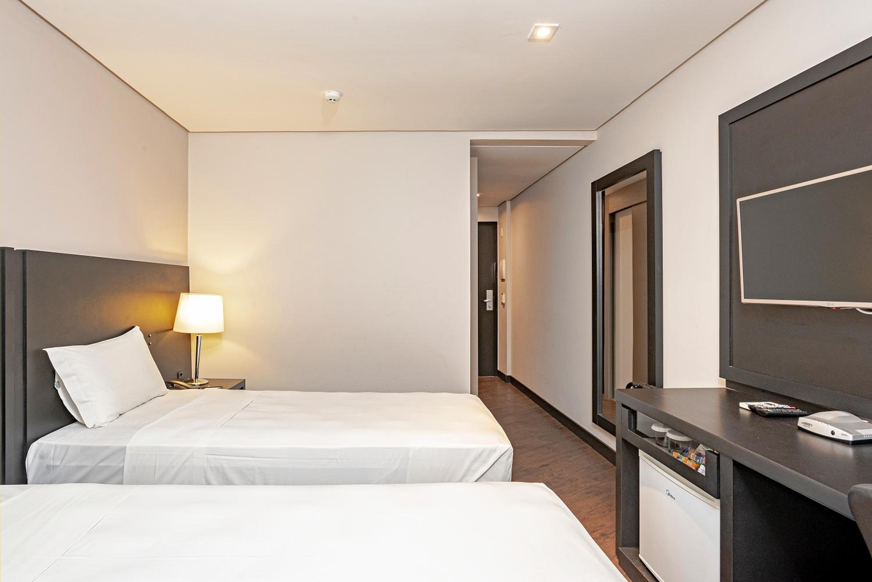 Luxury, Twin Beds