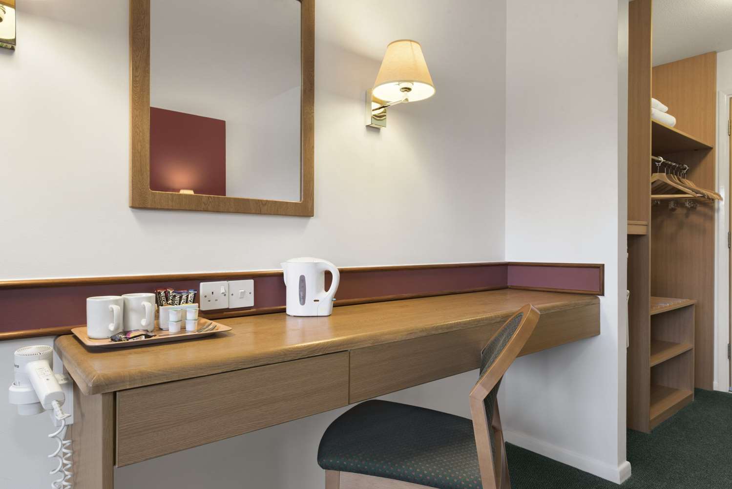 Days Inn by Wyndham Abington M74 2/12