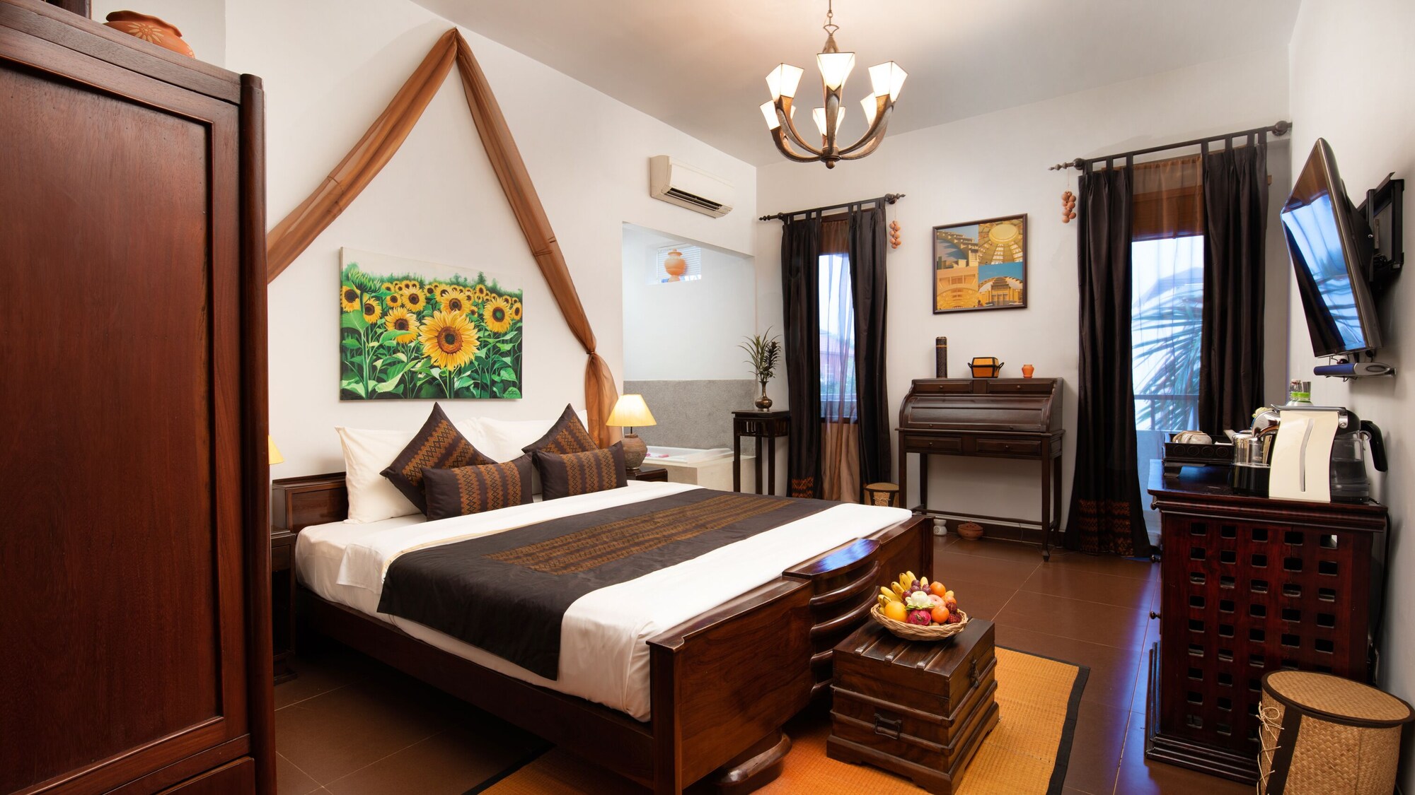 2 BEDROOMS, HISTORICAL, FAMILY, SUITE