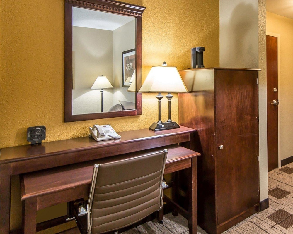Comfort Suites Kodak Sevierville 39/40