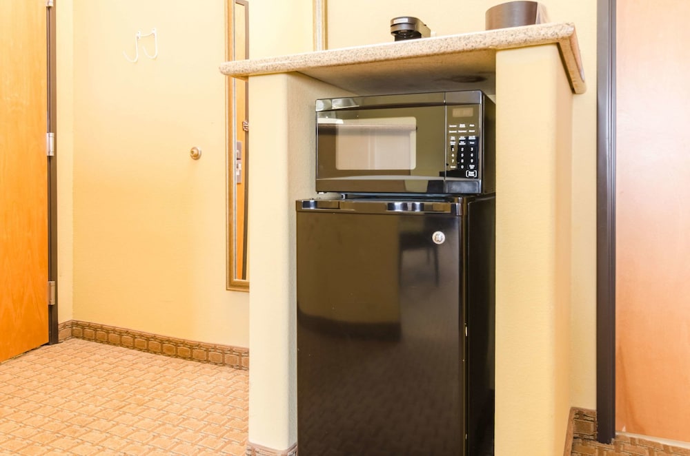 Comfort Suites Salina 25/44