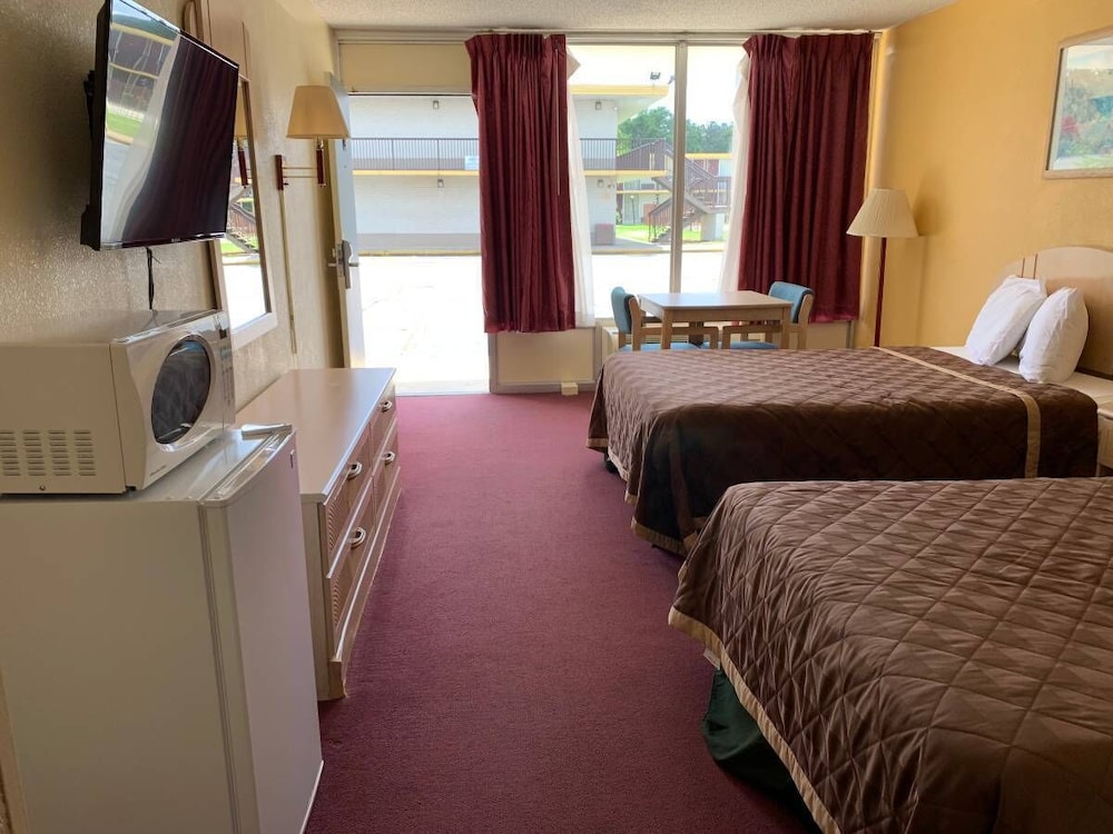 Ramada by Wyndham Lumberton NC North 33/60