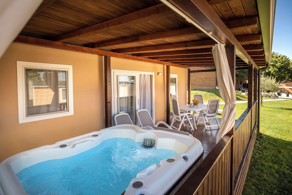 swimming pool spa
