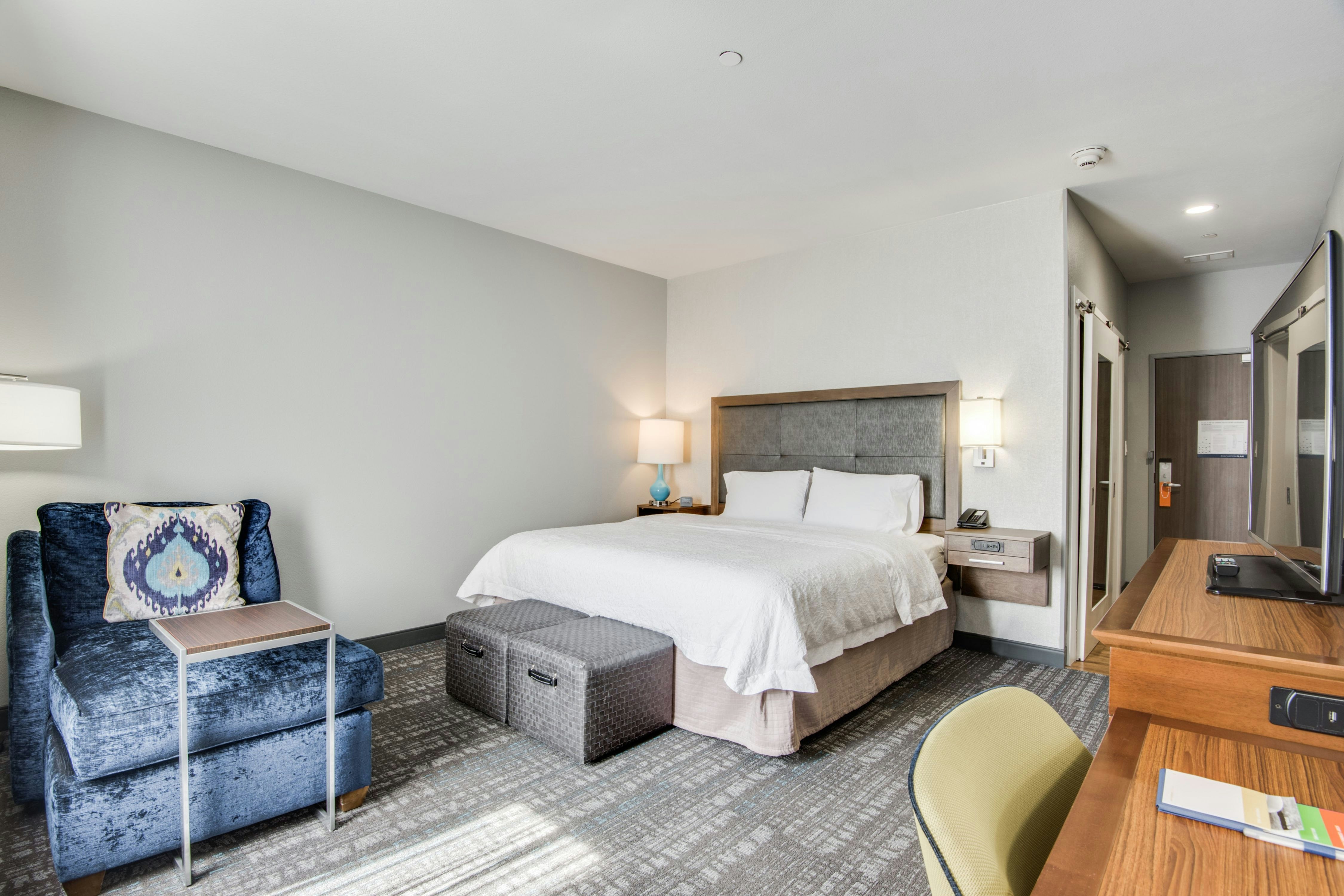 ROOM, KING BED, ACCESSIBLE