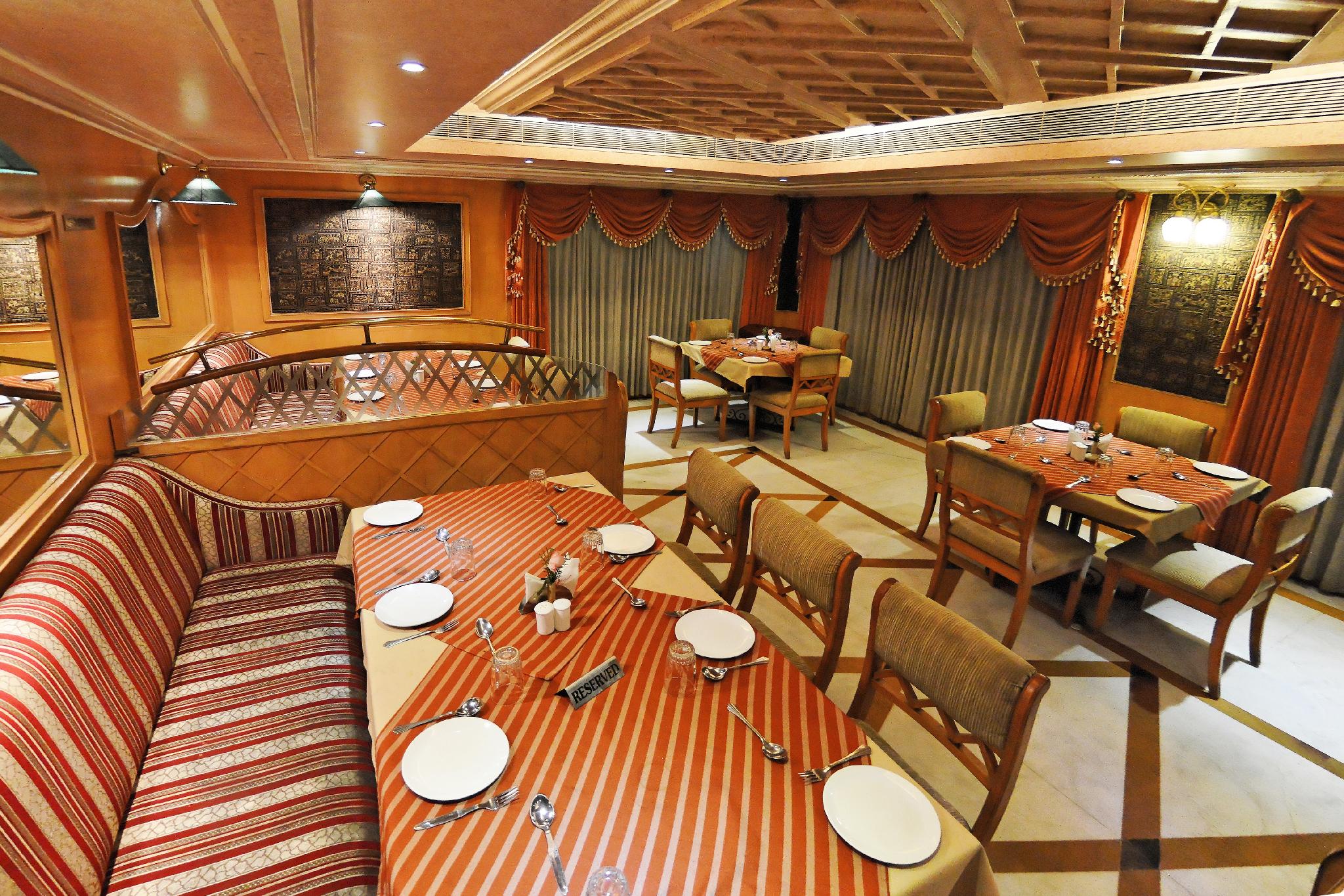 RAJ PALACE 18/23