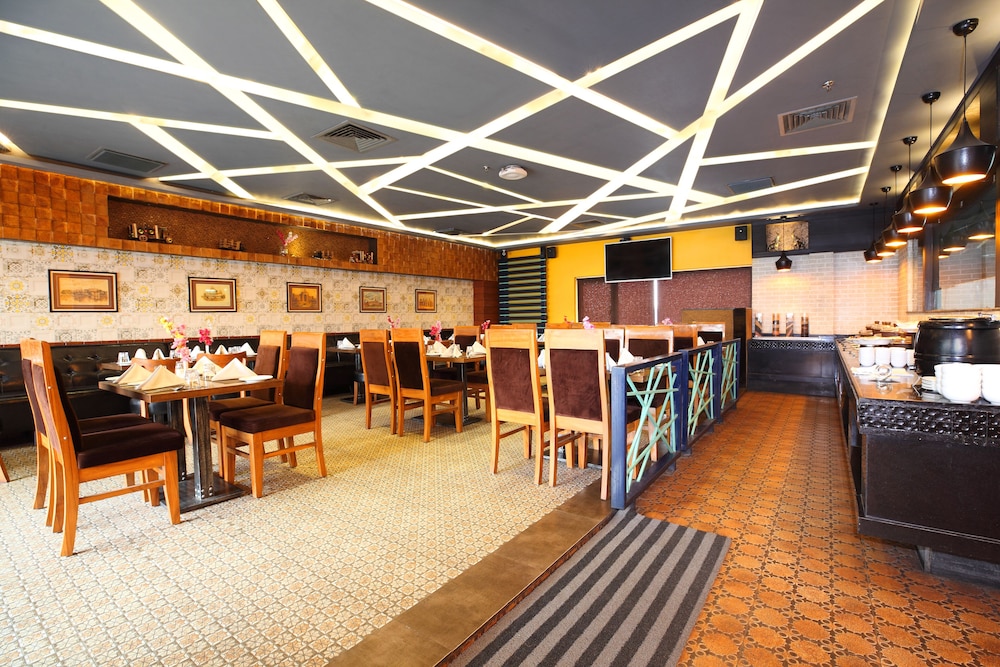Pinnacle by Click Hotels, Lucknow 49/63