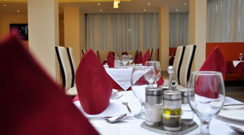 AZZEMAN HOTEL 42/49