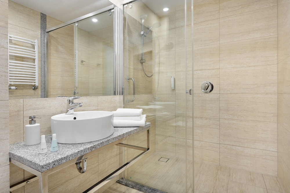 HOTEL MODERNO 15/63