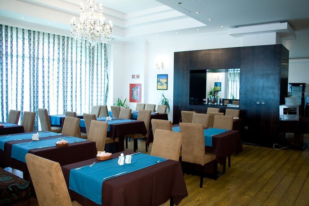 PHOENICIA EXPRESS HOTEL 37/49