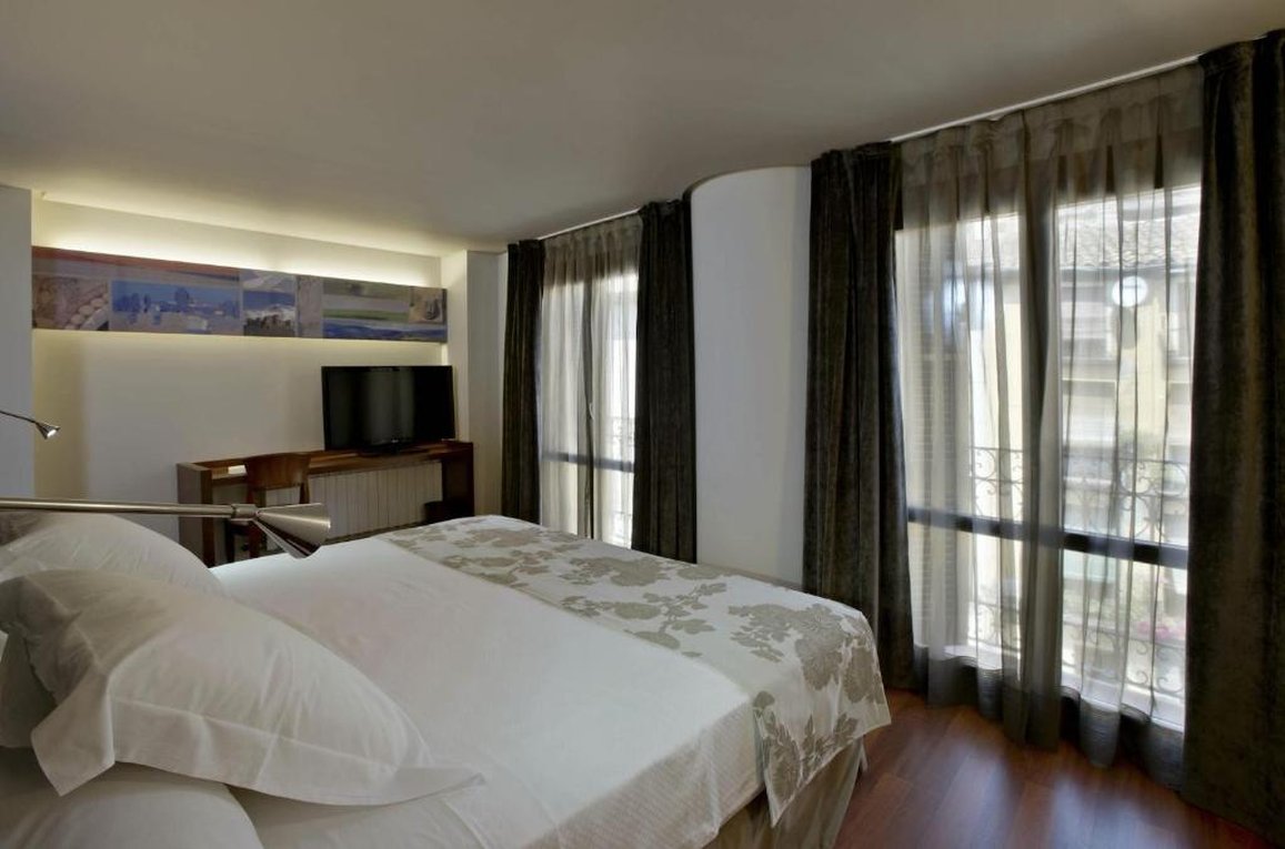 Hotel Sancho Abarca 6/44