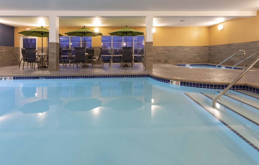 Grandstay Hotel and Suites Milbank 15/34