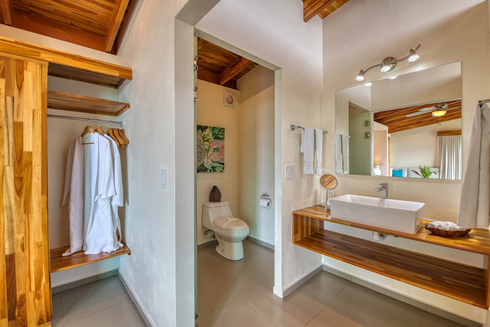 El Castillo - Adults Only 50/50
