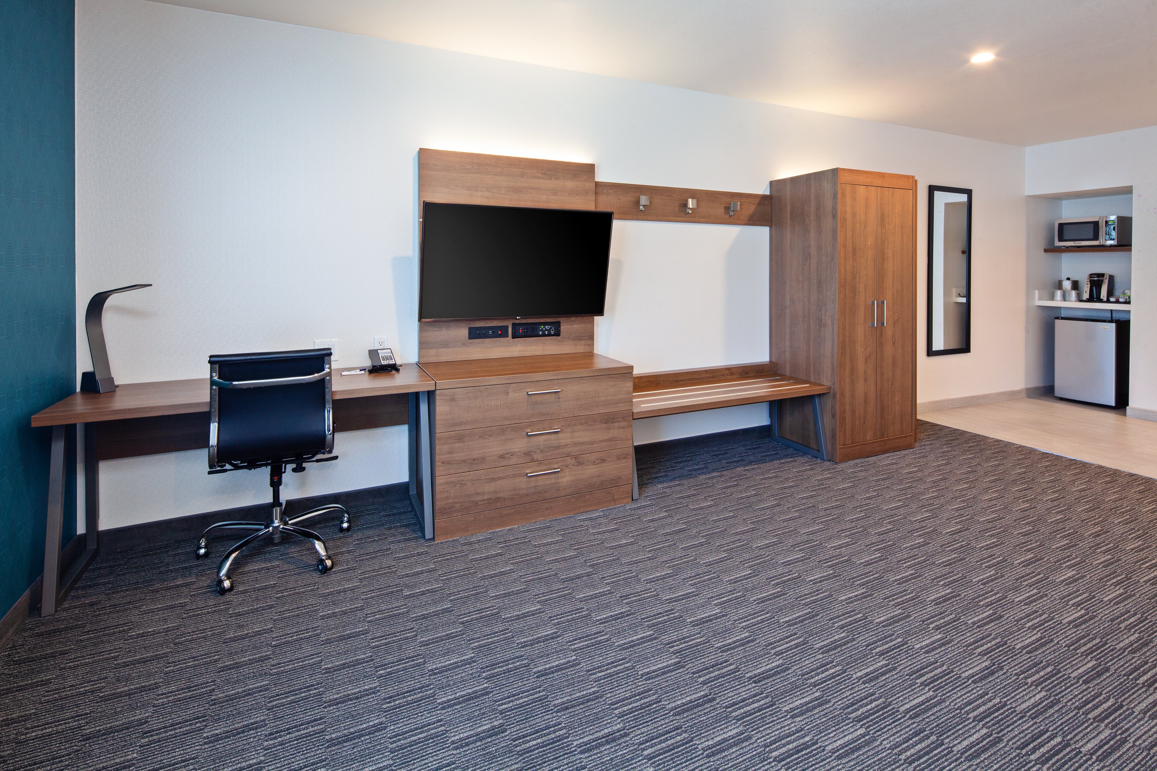 Holiday Inn Express Hollywood Walk of Fame An Ihg Hotel 56/65