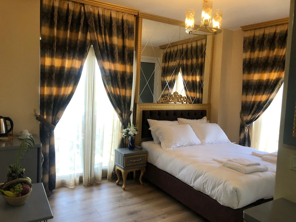Golden Hill Hotel Downtown 11/30