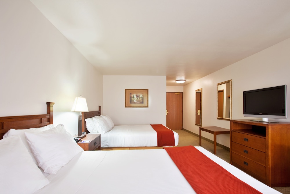 Holiday Inn Express Hotel And Suites Mattoon 16/48