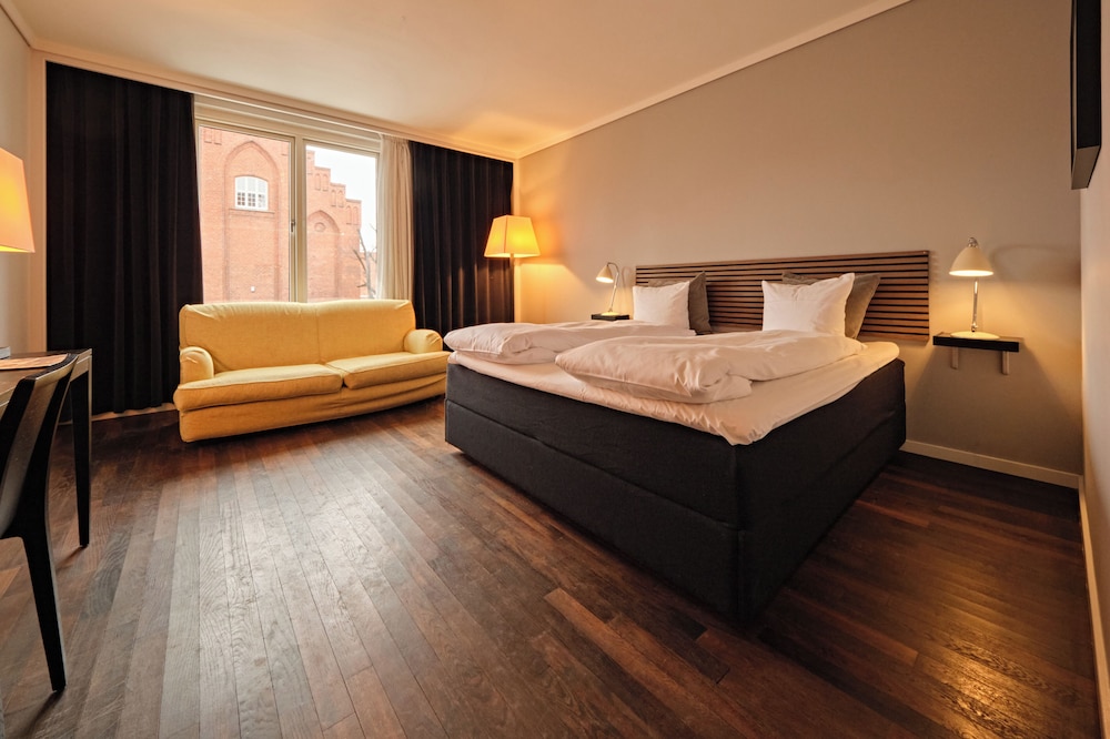 Standard, King Bed, Grand Wing