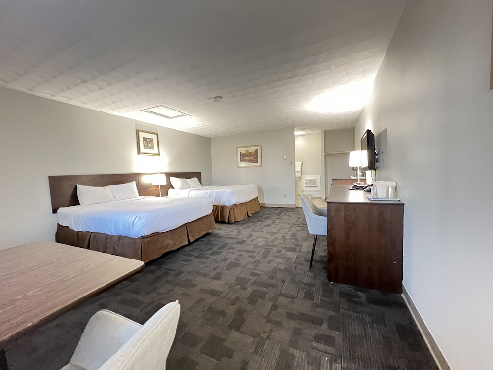 Travelodge By Wyndham Cochrane 18/32