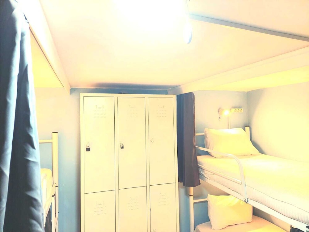 MIXED DORM