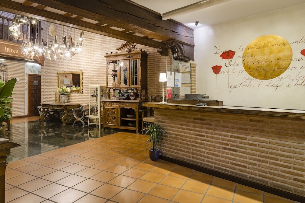 EL HOSTAL PUERTA BISAGRA. 9/60
