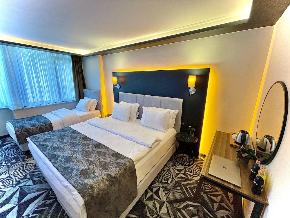 Weingart Hotel 12/52