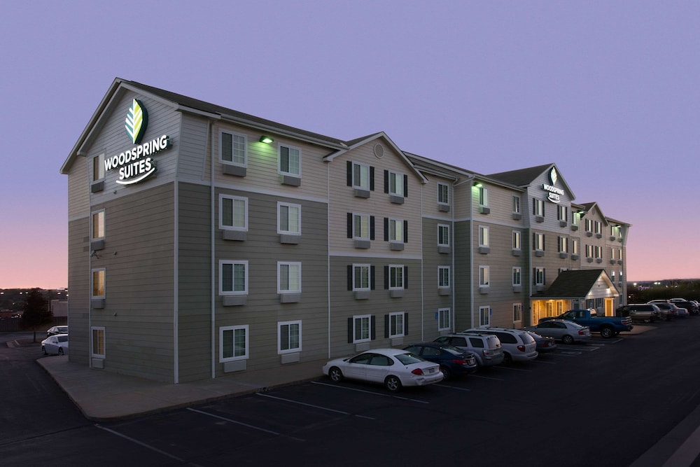 WoodSpring Suites Topeka 2/31