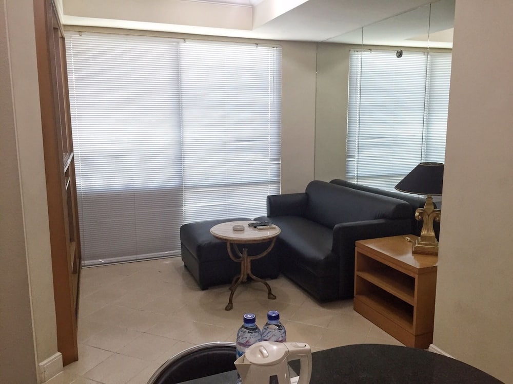 Batavia Apartments Hotel Service Residences 45/52