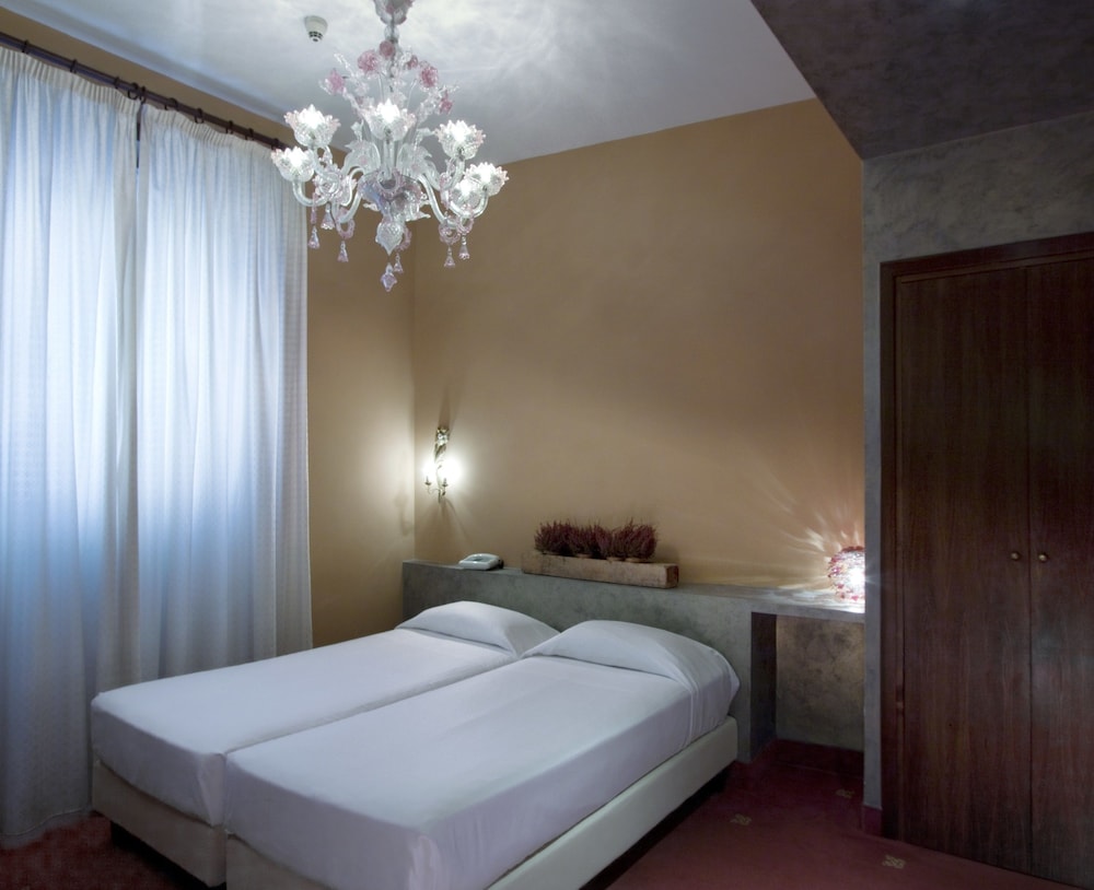 Hotel Columbia 13/70