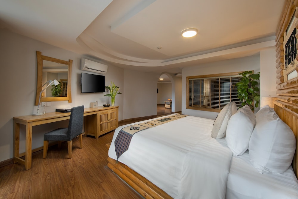 DELUXE, SUITE