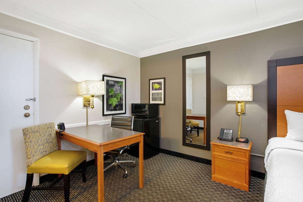 جناح بسرير كينج، Travelodge by Wyndham Golden/Denver 3/6