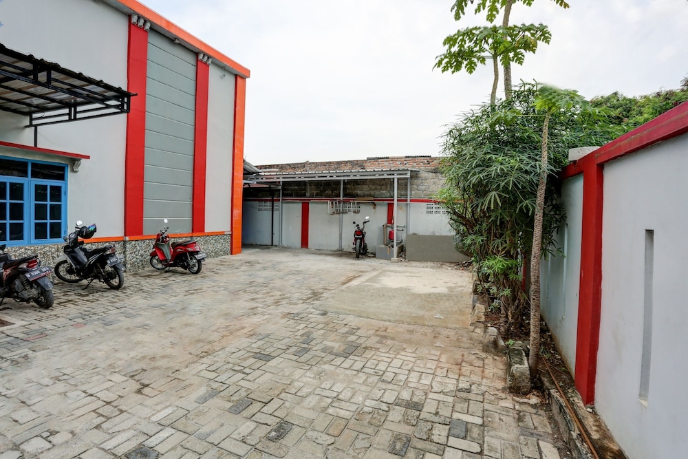 OYO 3767 Permata House 16/19